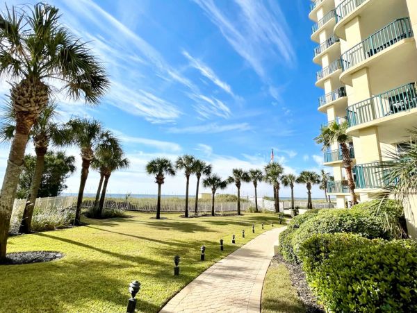 Beachfront 2 Bedroom Condo Full Ocean Views in Destin