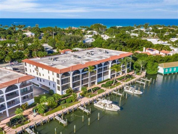 Boca Grande Vacation Condo Three Bedroom Walk to Beach
