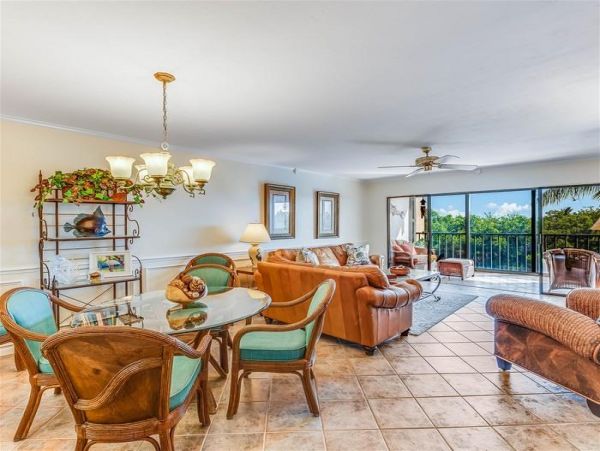 Boca Grande Vacation Condo Three Bedroom Walk to Beach