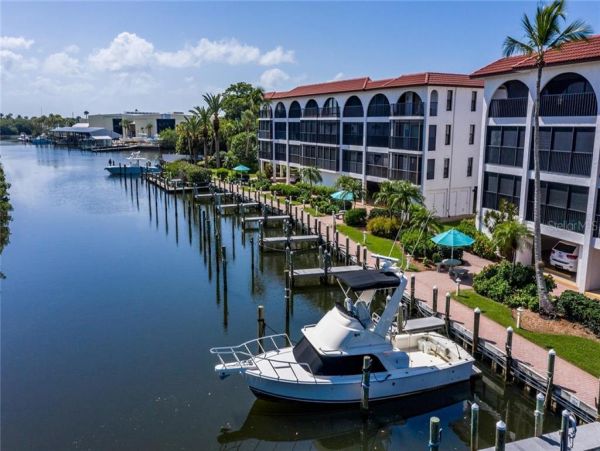 Boca Grande Vacation Condo Three Bedroom Walk to Beach
