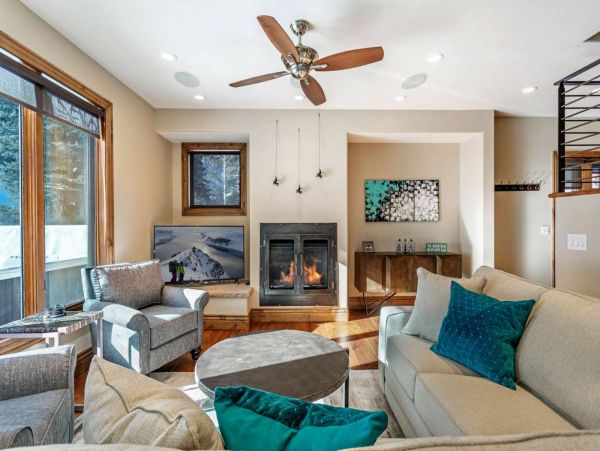 Charming Four Bedroom Vacation Home in Avon Sleeps Eight