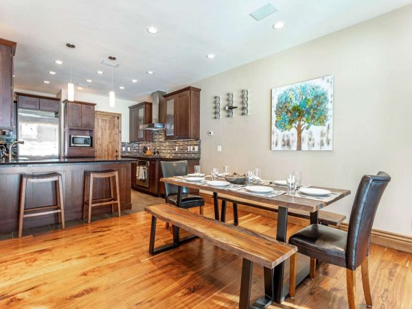 Charming Four Bedroom Vacation Home in Avon Sleeps Eight