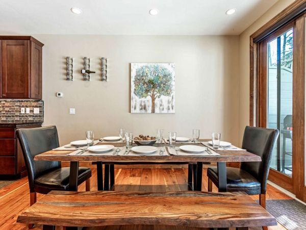 Charming Four Bedroom Vacation Home in Avon Sleeps Eight