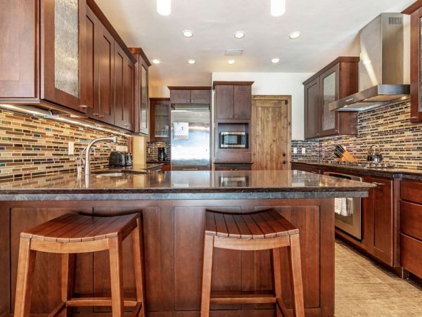 Charming Four Bedroom Vacation Home in Avon Sleeps Eight