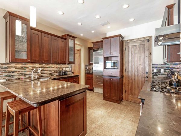 Charming Four Bedroom Vacation Home in Avon Sleeps Eight