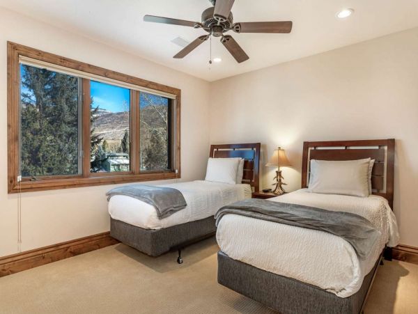 Charming Four Bedroom Vacation Home in Avon Sleeps Eight