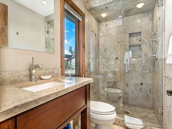 Charming Four Bedroom Vacation Home in Avon Sleeps Eight