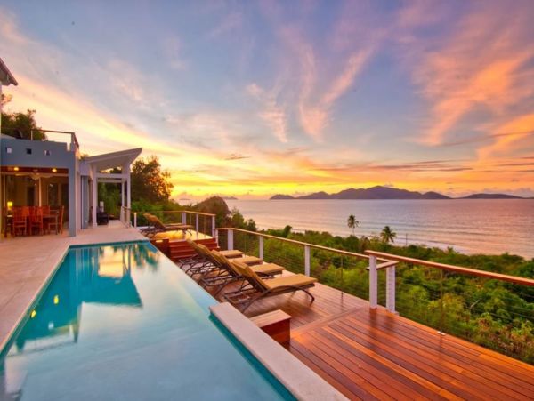 Elegant Vacation Villa with Ocean Views Sleeps 10