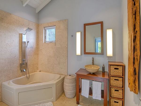 Elegant Vacation Villa with Ocean Views Sleeps 10