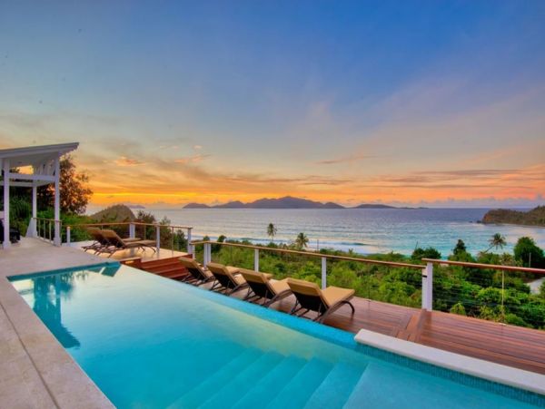 Elegant Vacation Villa with Ocean Views Sleeps 10
