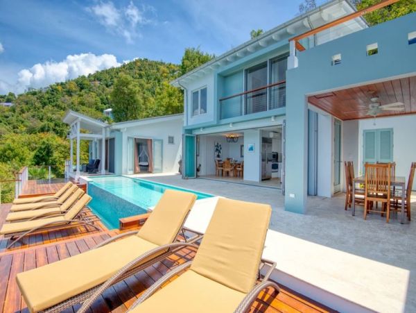 Elegant Vacation Villa with Ocean Views Sleeps 10