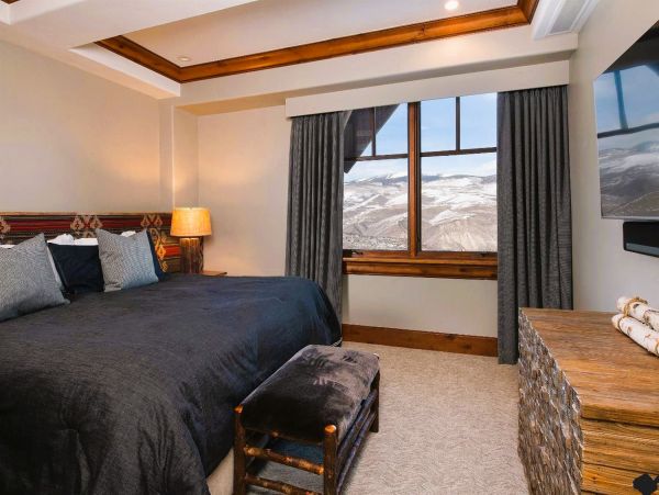 Ski Vacation Penthouse Four Bedroom Mountain Views