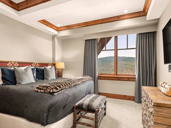 Ski Vacation Penthouse Four Bedroom Mountain Views