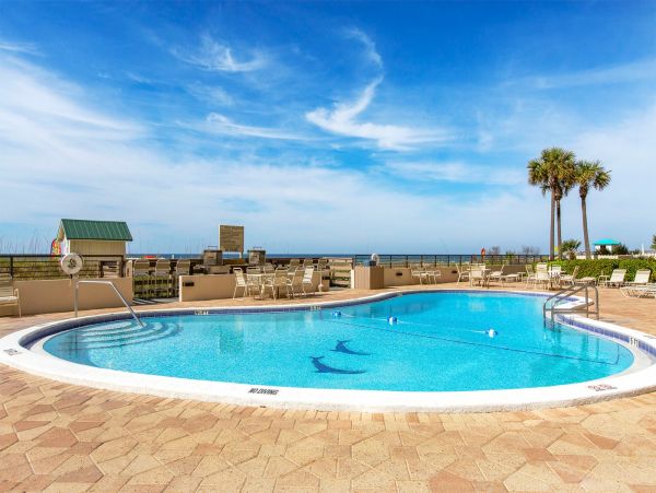 Beachfront 2 Bedroom Condo in Destin Sleeps 6