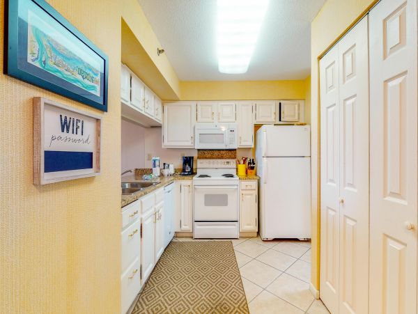 Beachfront 2 Bedroom Condo in Destin Sleeps 6