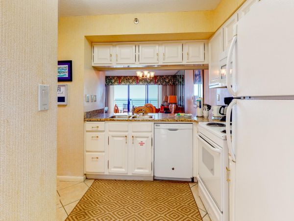 Beachfront 2 Bedroom Condo in Destin Sleeps 6