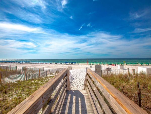 Beachfront 2 Bedroom Condo in Destin Sleeps 6