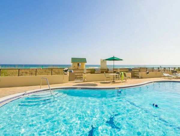Beachfront 2 Bedroom Condo in Destin Sleeps 6