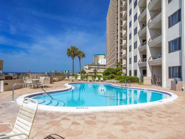 Beachfront 2 Bedroom Condo in Destin Sleeps 6