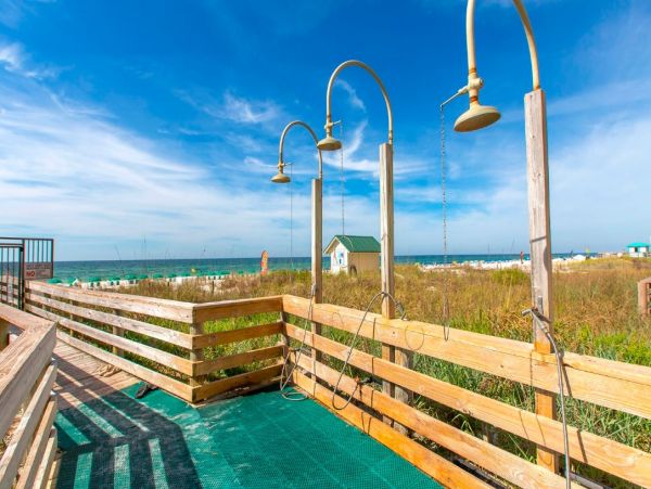 Beachfront 2 Bedroom Condo in Destin Sleeps 6