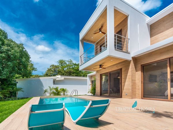 Playa Flamingo Vacation Home Three Bedroom Walk to Beach