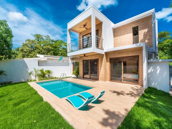 Playa Flamingo Vacation Home Three Bedroom Walk to Beach