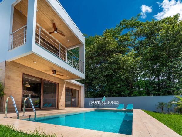 Playa Flamingo Vacation Home Three Bedroom Walk to Beach