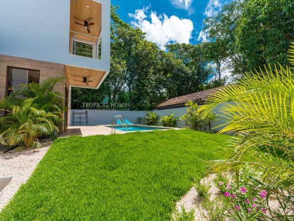 Playa Flamingo Vacation Home Three Bedroom Walk to Beach