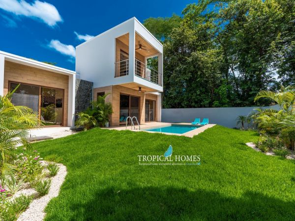 Playa Flamingo Vacation Home Three Bedroom Walk to Beach