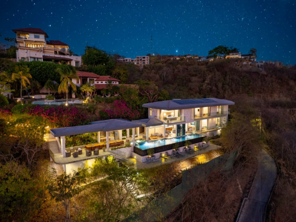 Luxury Tamarindo Vacation Rental with 8 Bedrooms & Pool