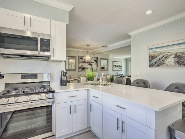 Charming Pool Vacation Home Sleeps 8 Guests