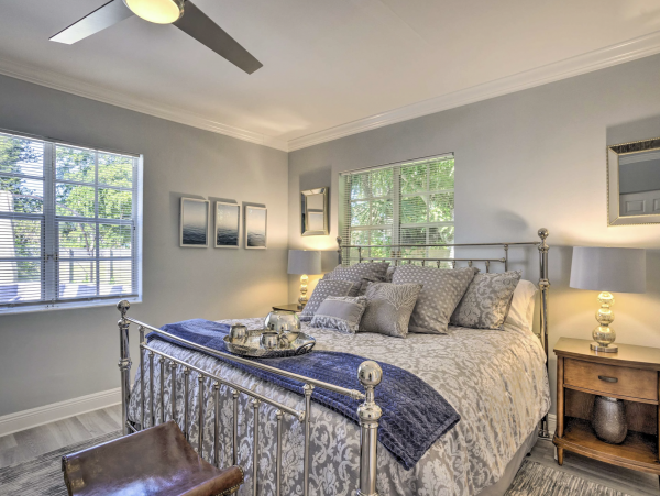 Charming Pool Vacation Home Sleeps 8 Guests
