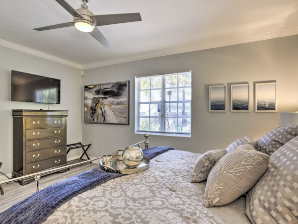 Charming Pool Vacation Home Sleeps 8 Guests