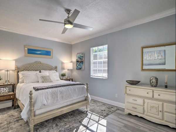 Charming Pool Vacation Home Sleeps 8 Guests
