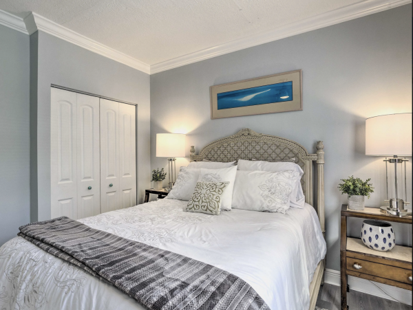 Charming Pool Vacation Home Sleeps 8 Guests