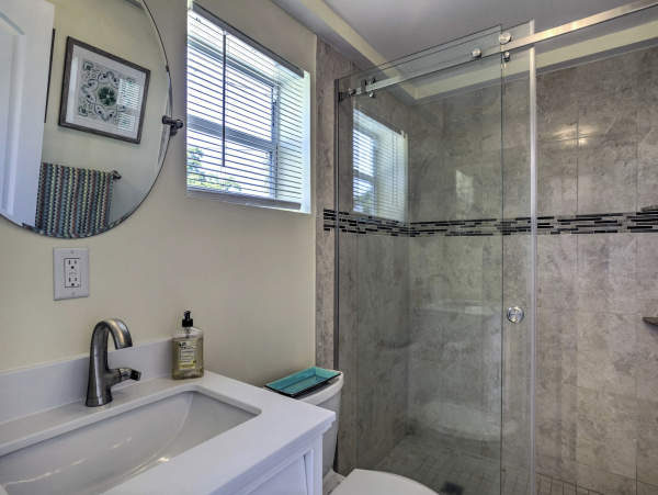 Charming Pool Vacation Home Sleeps 8 Guests