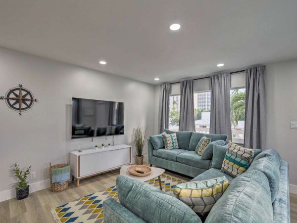Charming West Palm Beach Condo with 2 Bedrooms Steps to the Beach