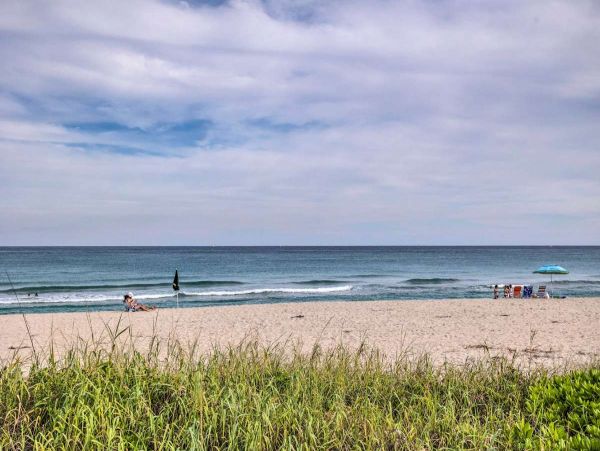 Charming West Palm Beach Condo with 2 Bedrooms Steps to the Beach