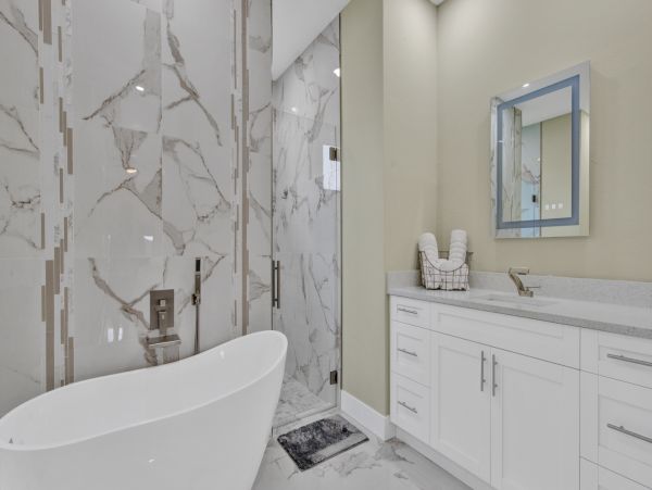 Beautiful 4 Bedroom Home with Private Pool in Cape Coral