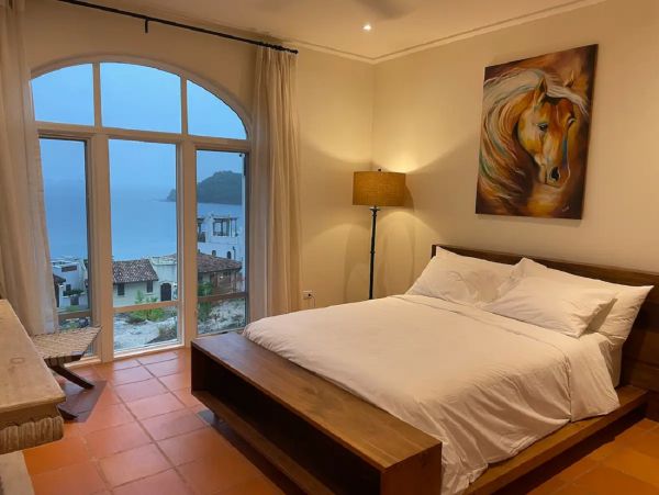 Lovely Home with 3 Bedrooms and Great Views
