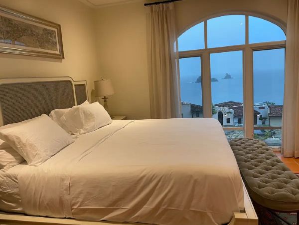 Lovely Home with 3 Bedrooms and Great Views