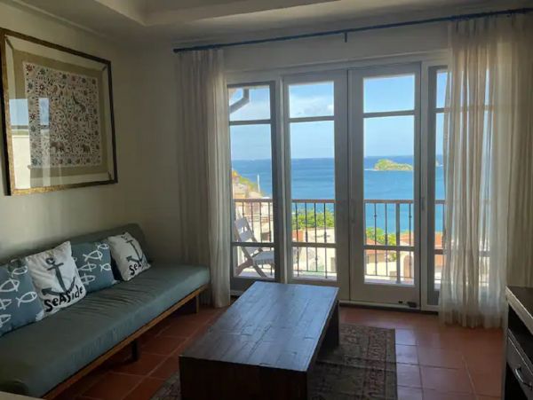 Lovely Home with 3 Bedrooms and Great Views