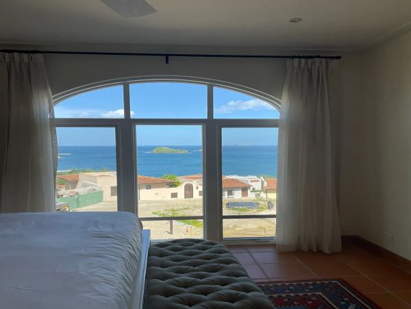 Lovely Home with 3 Bedrooms and Great Views