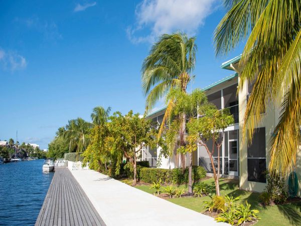 Cayman Islands 2 Bedroom Condo Sleeps 4