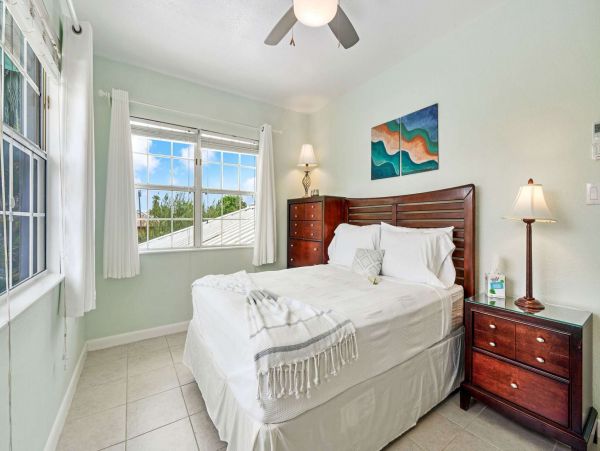 Cayman Islands 2 Bedroom Condo Sleeps 4