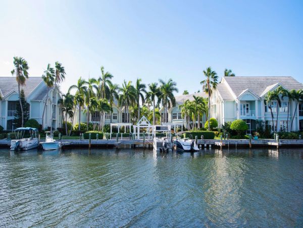 Cayman Islands 2 Bedroom Condo Sleeps 4