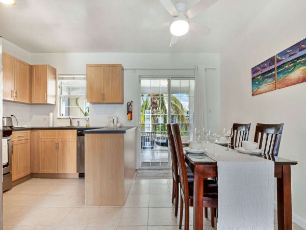Cayman Islands 2 Bedroom Condo Sleeps 4