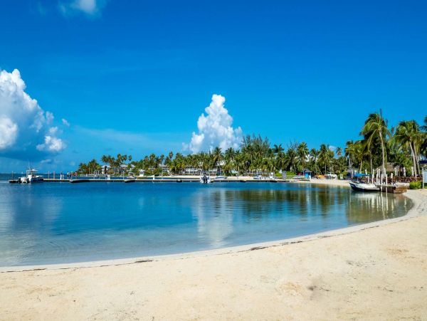 Cayman Islands 2 Br Beachfront Vacation Condo in Scenic Cayman Kai