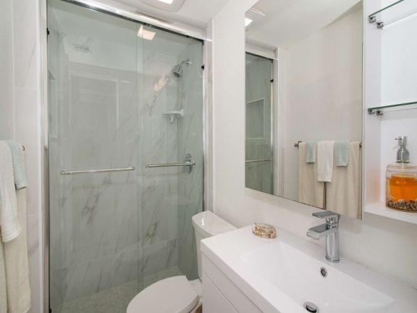 Cayman Islands 2 Br Beachfront Vacation Condo in Scenic Cayman Kai
