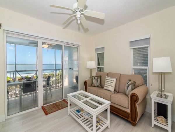 Cayman Islands 2 Br Beachfront Vacation Condo in Scenic Cayman Kai